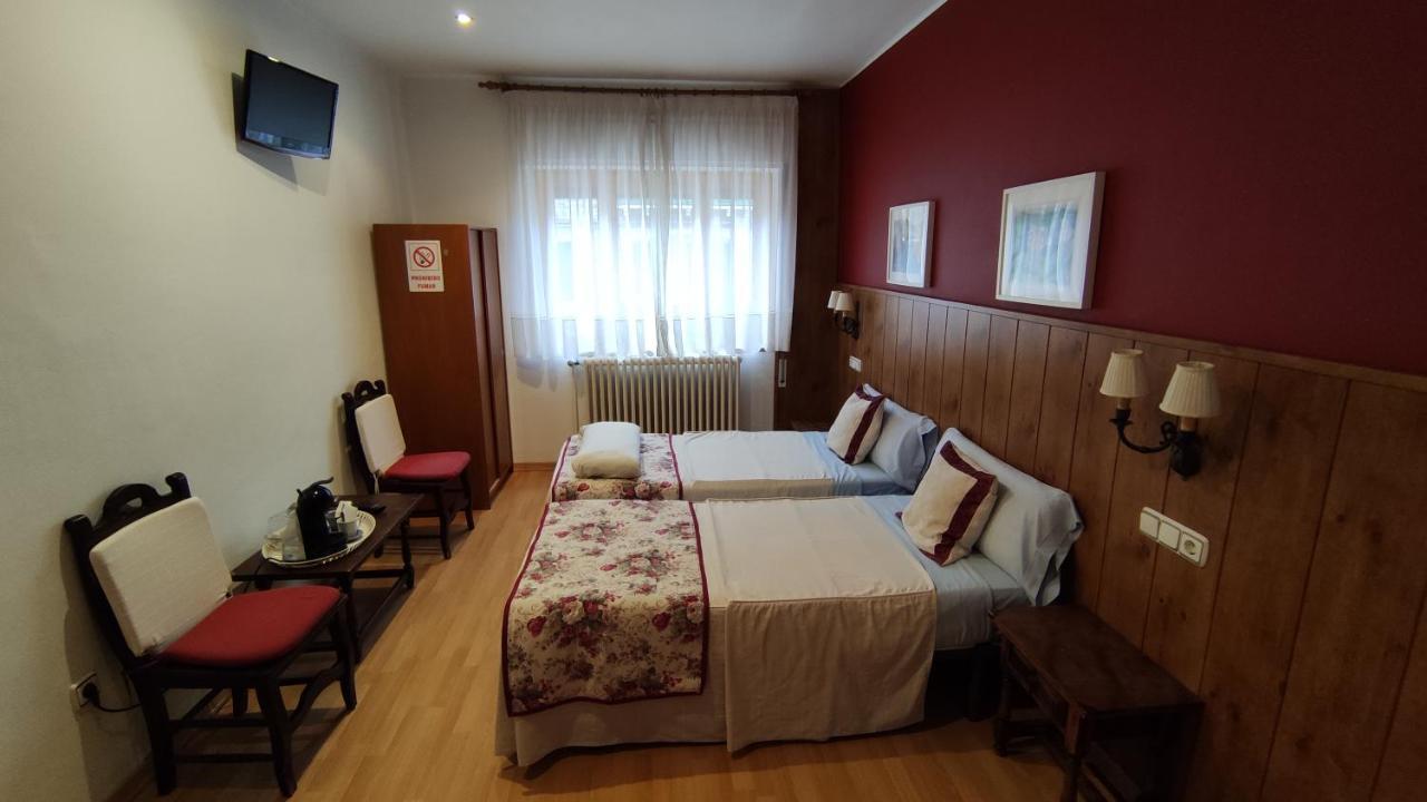 Hostal Escartín Sabiñánigo Exterior foto